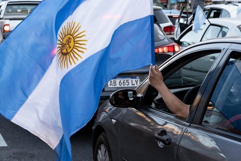 auto con patente argentina en registro oficial