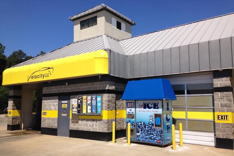 autolavado urbano con maquinas expendedoras