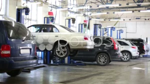 autos en estacion de servicio moderna