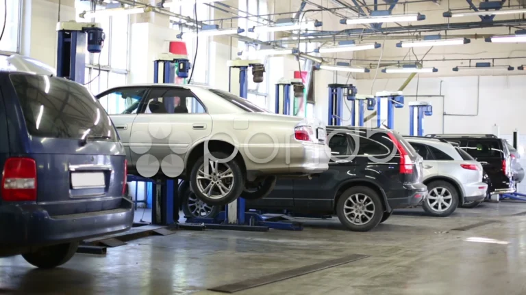 autos en estacion de servicio moderna