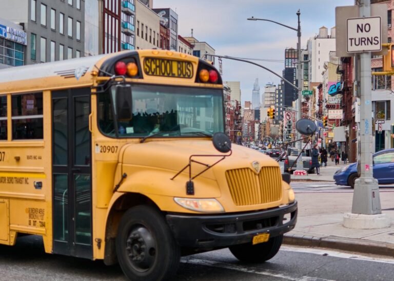 Cuáles Son Los Horarios De Colectivos De La Empresa El Norte En Reconquista 24 colectivo amarillo transitando por ciudad