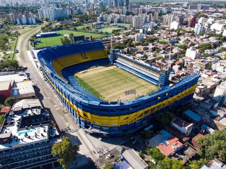 entrada de club deportivo argentino domingo soleado