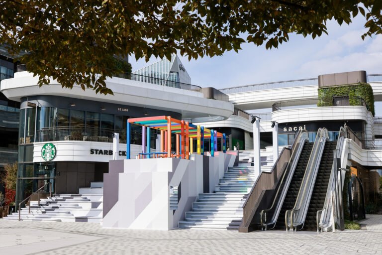 Qué servicios y tiendas ofrece Espacio San Juan Shopping Center 7 entrada moderna centro comercial espacio san juan