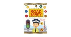 estudiante revisando libros de seguridad vial