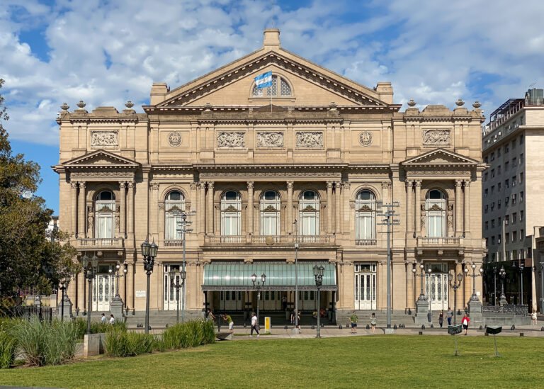 Dónde queda la Confitería del Teatro Colón y qué ofrece