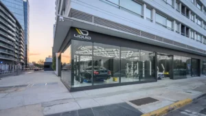 fachada tienda repuestos autos argentina urbana
