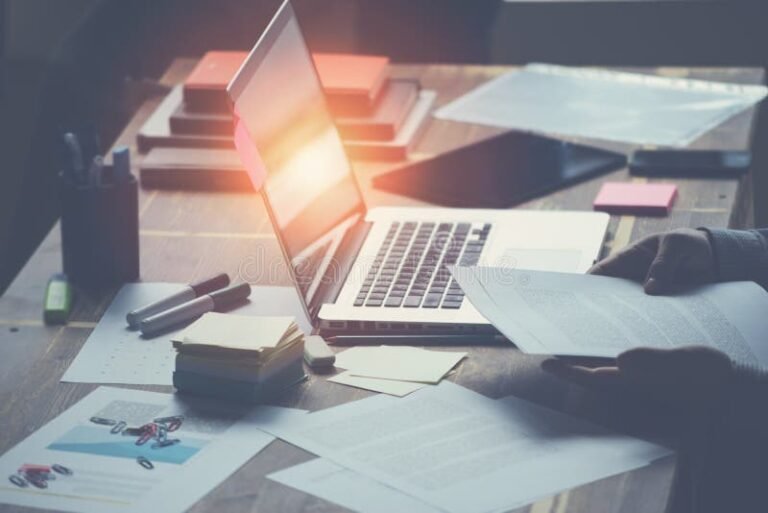 Cuánto cobra un gestor por trámite en Argentina y qué incluye