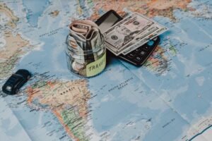 mapa de argentina con monedas y calculadora