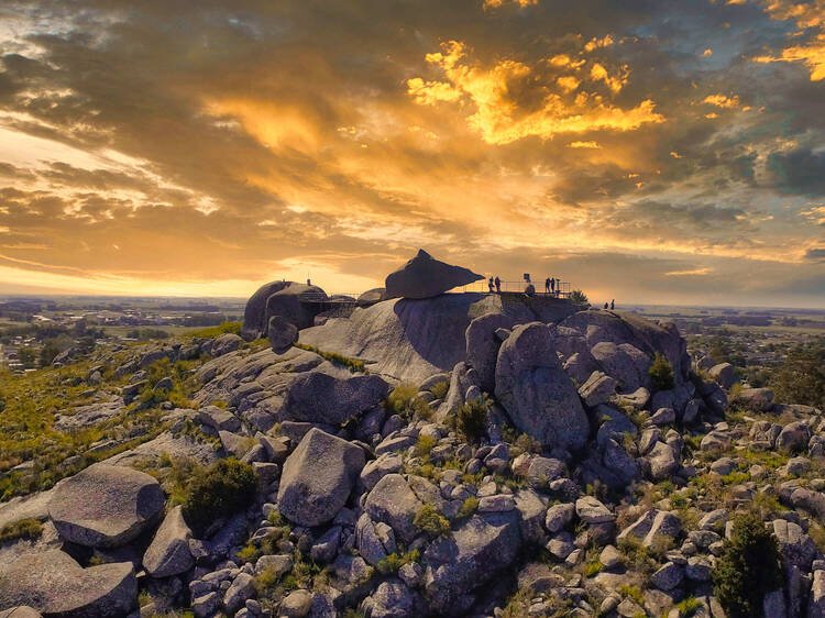 paisaje natural de tandil con montanas