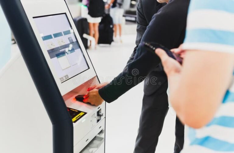 Qué es la banda negativa en pasajes de avión y cómo afecta tu compra