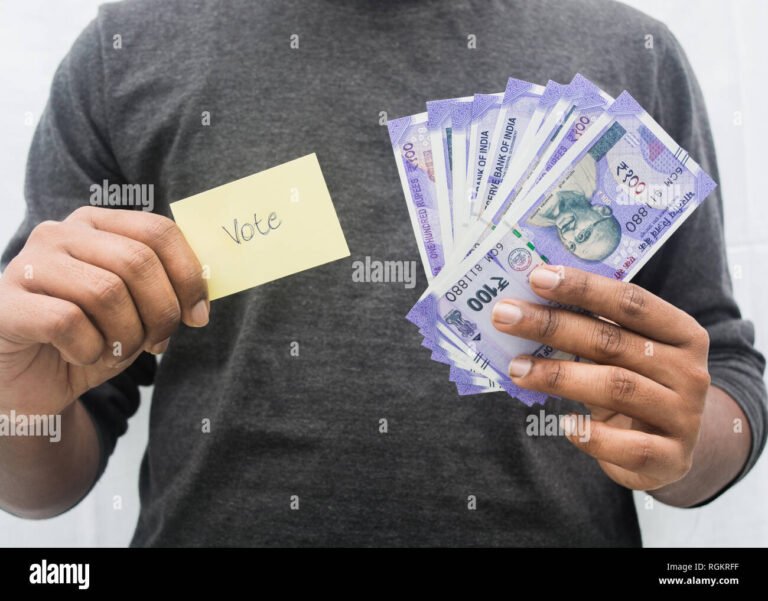 Dónde Obtener un Préstamo en el Acto Solo con DNI en Argentina 15 persona mostrando dni y dinero en mano