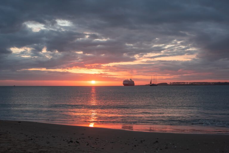 Vale la pena visitar Punta del Este en abril y qué actividades hacer 10 playas de punta del este al atardecer