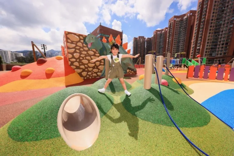 plaza con actividades recreativas en villa mitre