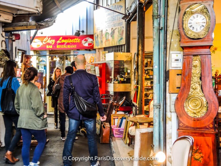 Cuál es el horario de los locales en Once los sábados 4 Reloj y calles comerciales en barrio Once