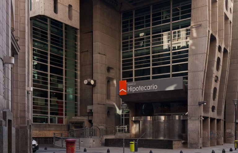 Cómo puedo realizar trámites en Banco Nación Aristóbulo del Valle