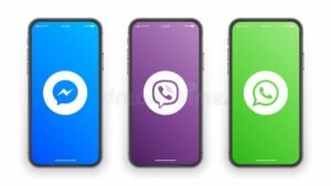 telefono movil con icono de whatsapp digitalizado