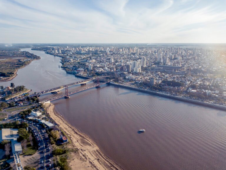 Cuántos habitantes tiene Santa Fe Capital según el último censo 10 vista aerea ciudad santa fe argentina